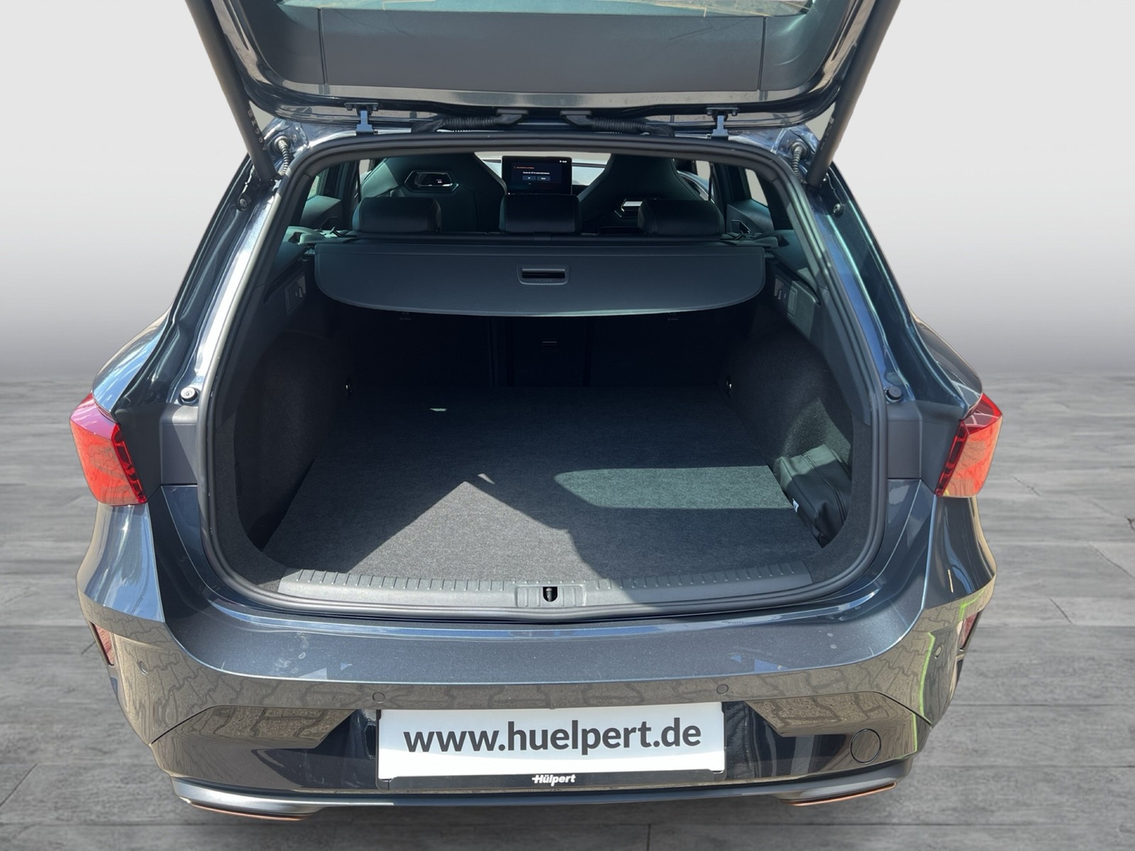 Cupra Leon ST 1.5 HYBRID VZ BLACK EDITION AHK CAM LM19