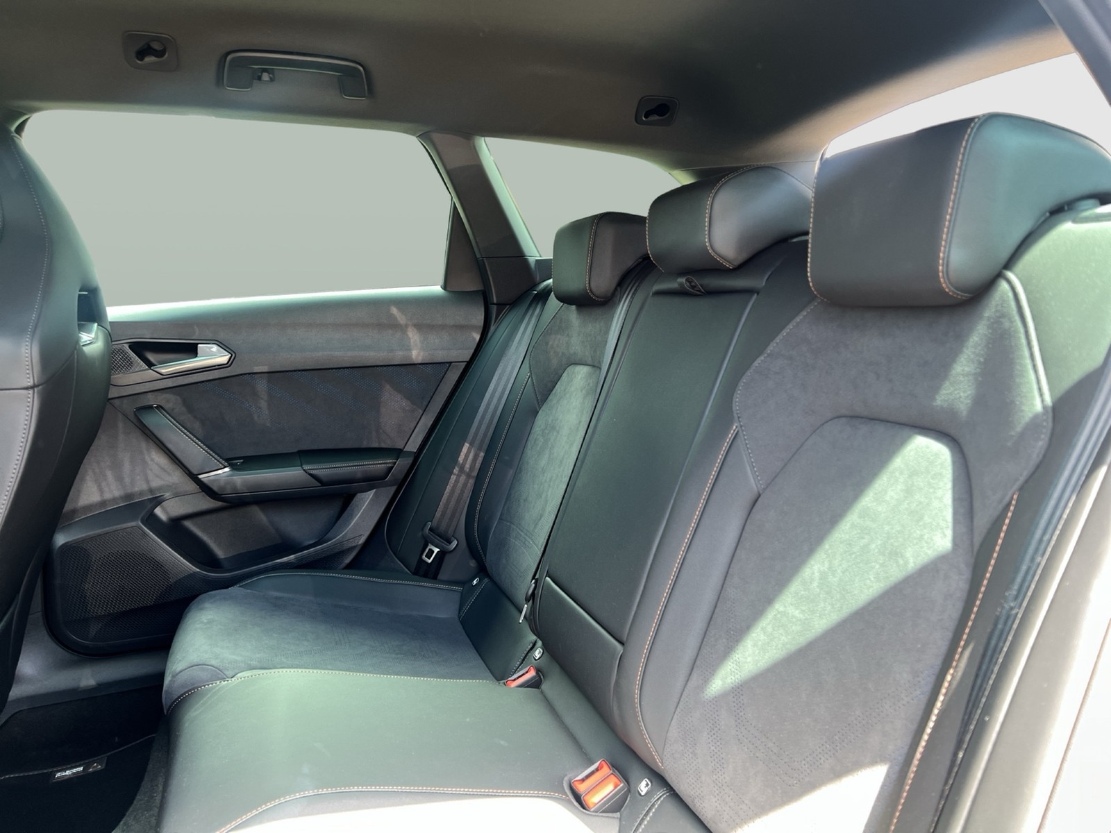 Cupra Leon ST 1.5 HYBRID VZ BLACK EDITION AHK CAM LM19