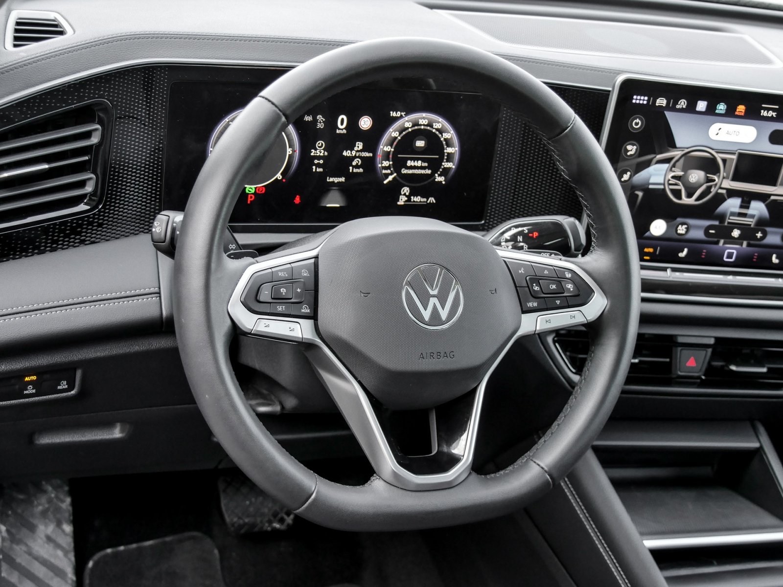 Volkswagen Tiguan 2.0 LIFE NEUESMODELL PANO AHK 360CAM LM18