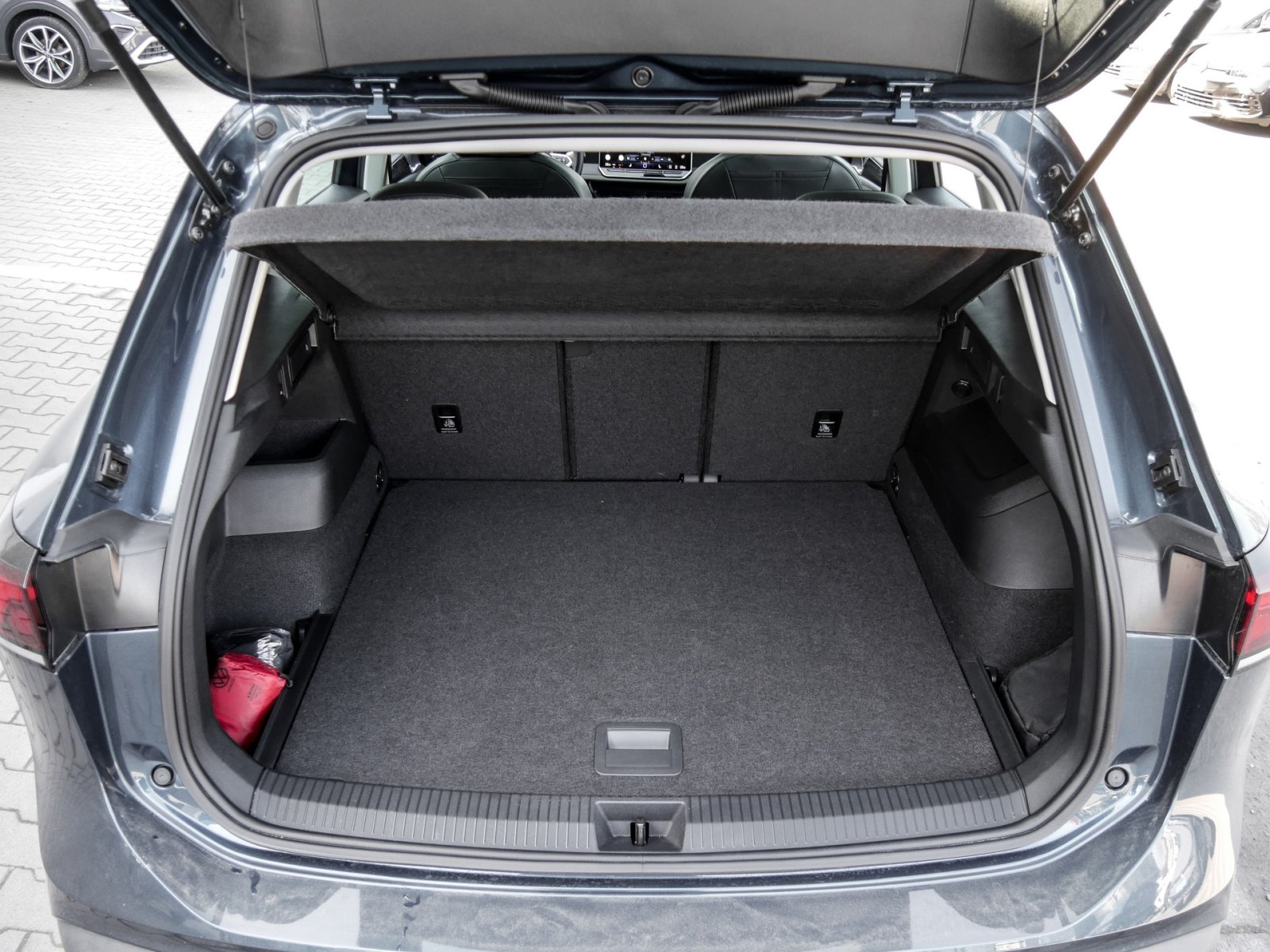 Volkswagen Tiguan 2.0 LIFE NEUESMODELL PANO AHK 360CAM LM18