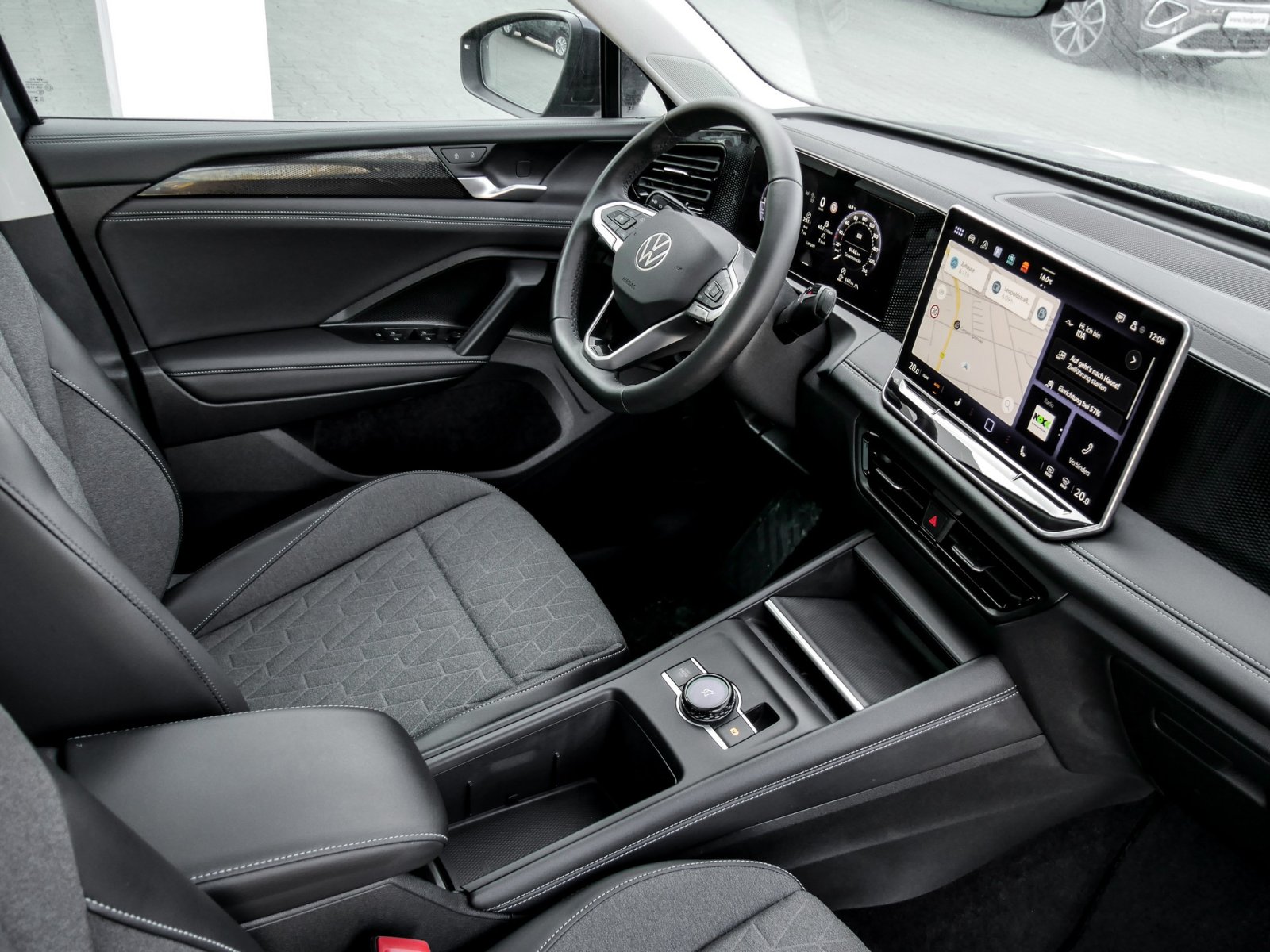 Volkswagen Tiguan 2.0 LIFE NEUESMODELL PANO AHK 360CAM LM18