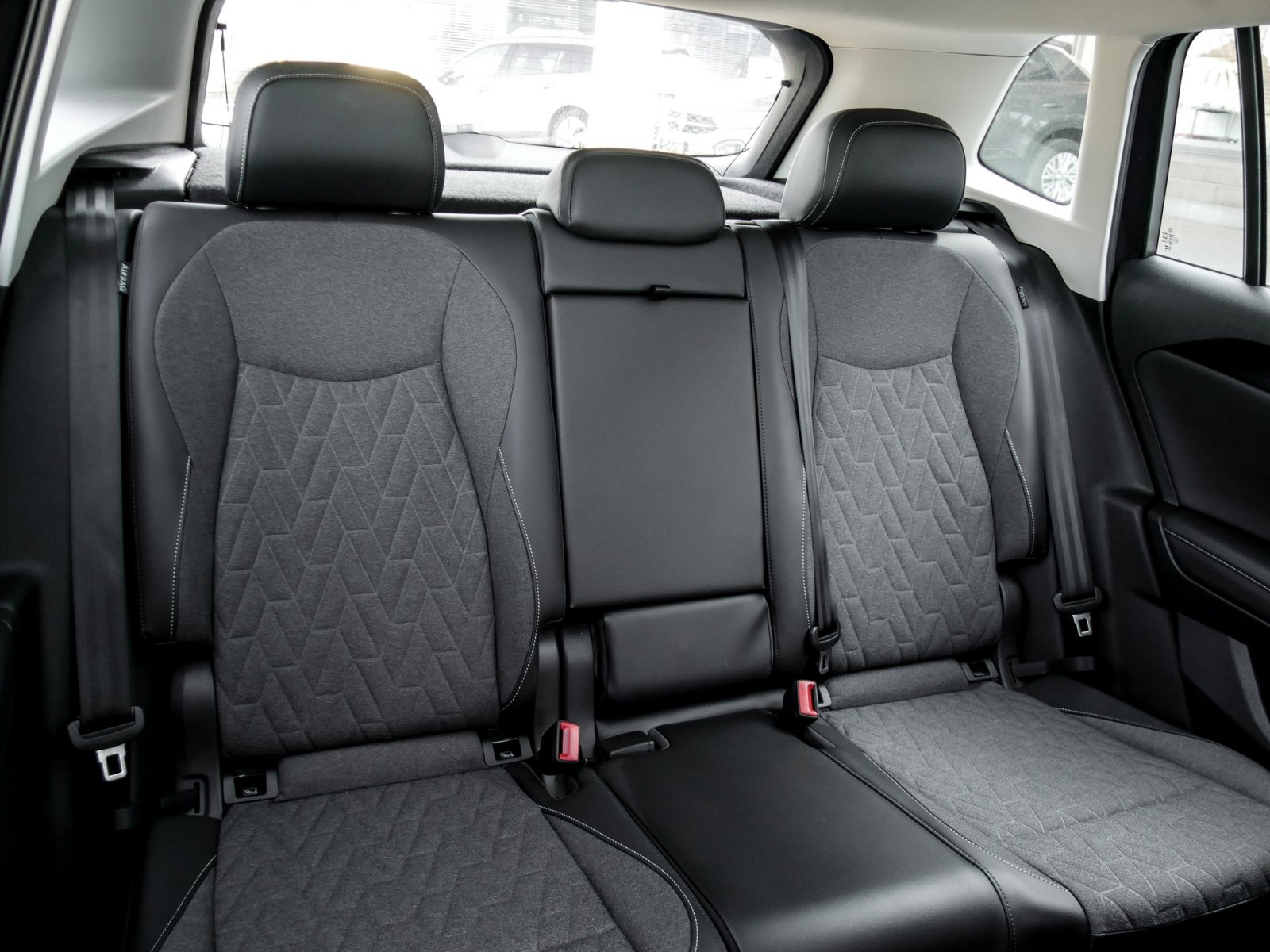 Volkswagen Tiguan 2.0 LIFE NEUESMODELL PANO AHK 360CAM LM18