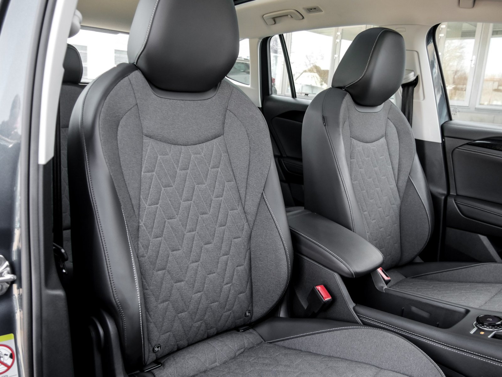 Volkswagen Tiguan 2.0 LIFE NEUESMODELL PANO AHK 360CAM LM18