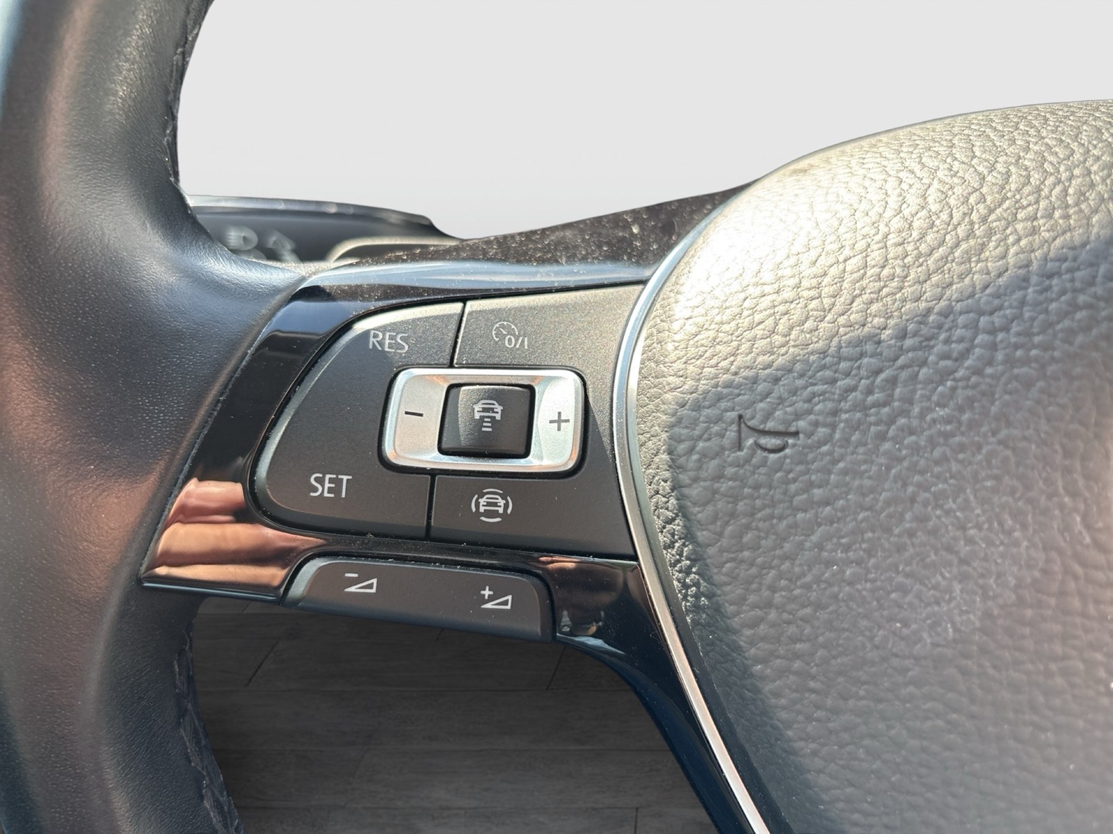 Volkswagen Tiguan 1.5 COMFORTLINE ACC ALU NAVI SITZHEIZUNG