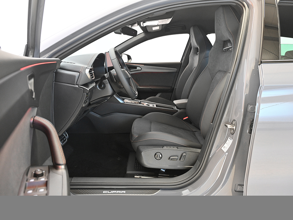 Cupra Leon ST 1.5 DSG AHK NAVI eKLAPPE CAM KEYLESS