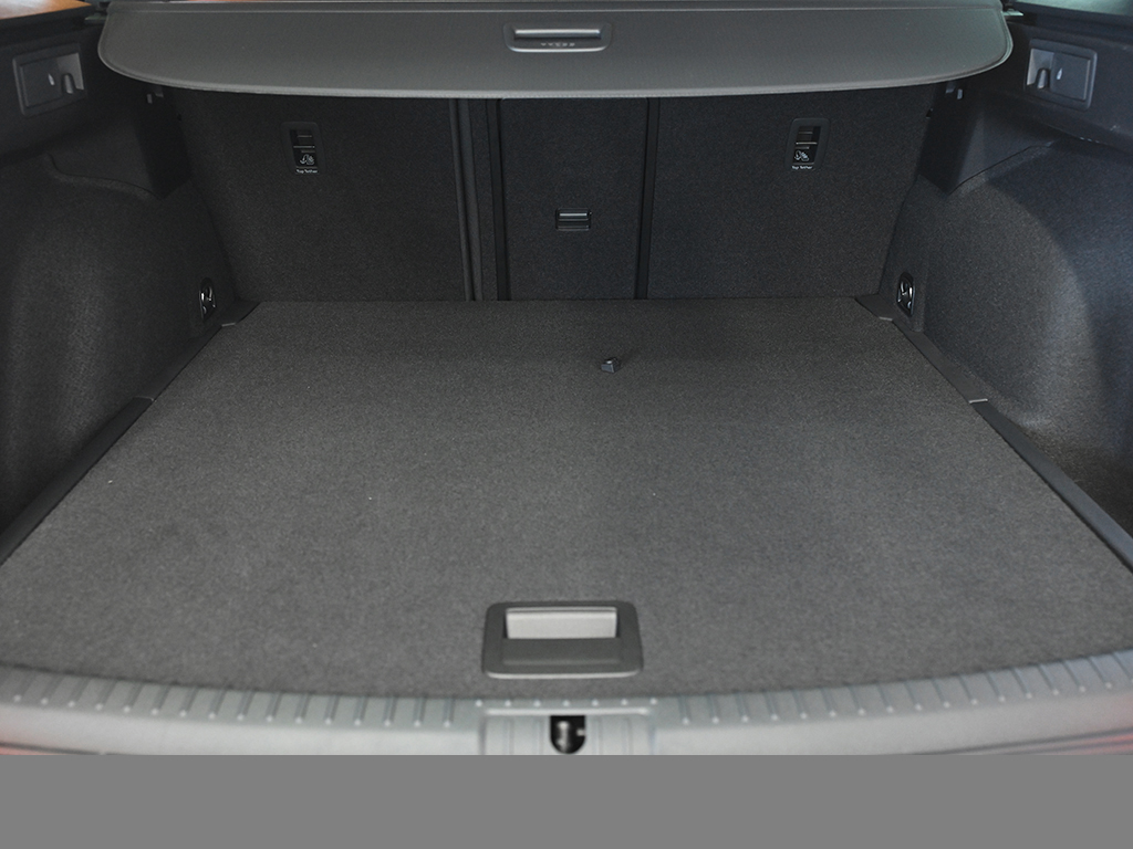 Cupra Leon ST 1.5 DSG AHK NAVI eKLAPPE CAM KEYLESS
