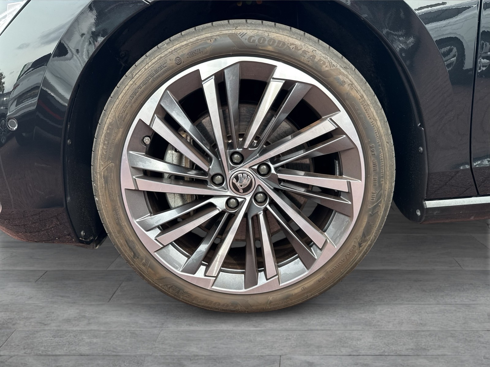 Skoda Superb Combi 1.5 iV L&K PANO CANTON AHK 360°CAM