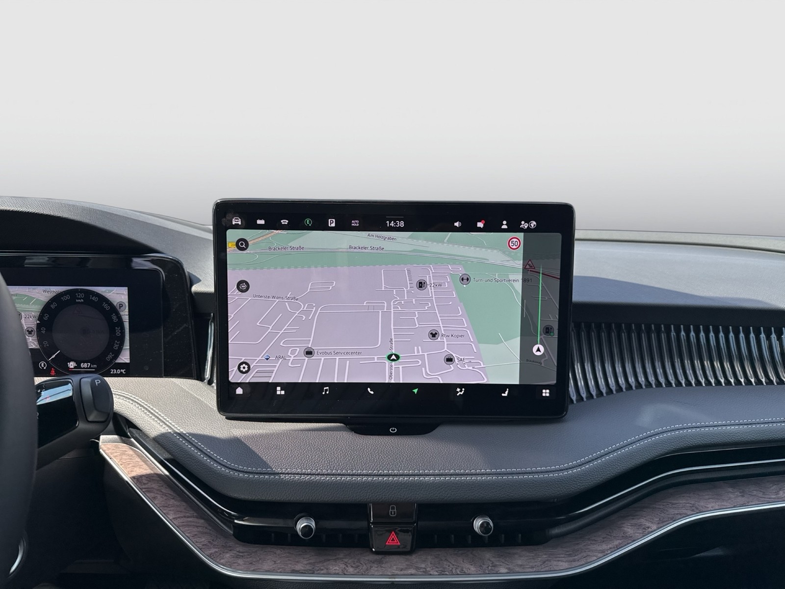 Skoda Superb Combi 1.5 iV L&K PANO CANTON AHK 360°CAM