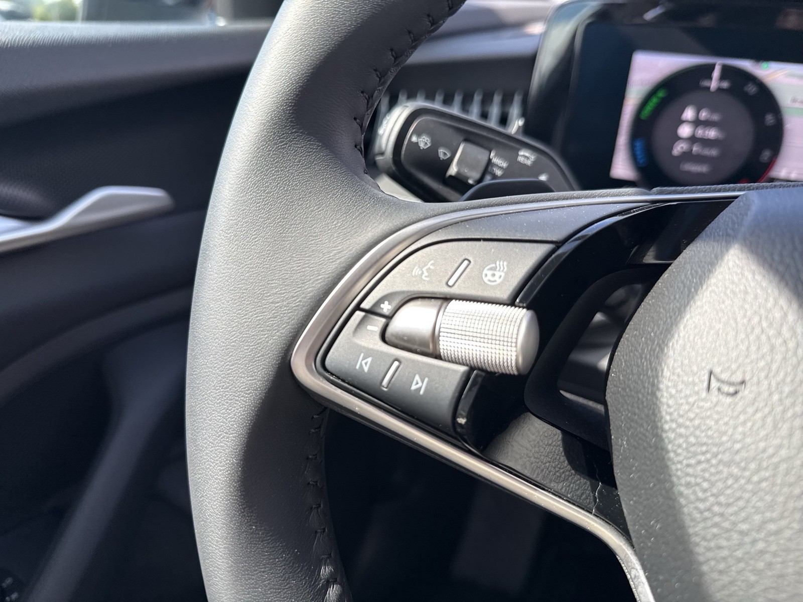Skoda Superb Combi 1.5 iV L&K PANO CANTON AHK 360°CAM