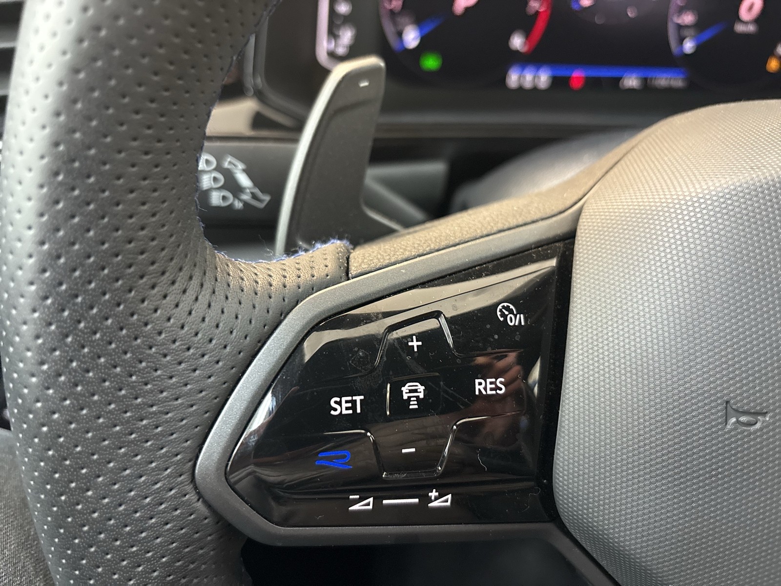 Volkswagen T-Roc 2.0 R BLACK STYLE 4X4 CAM ACC LM18 MATRIX