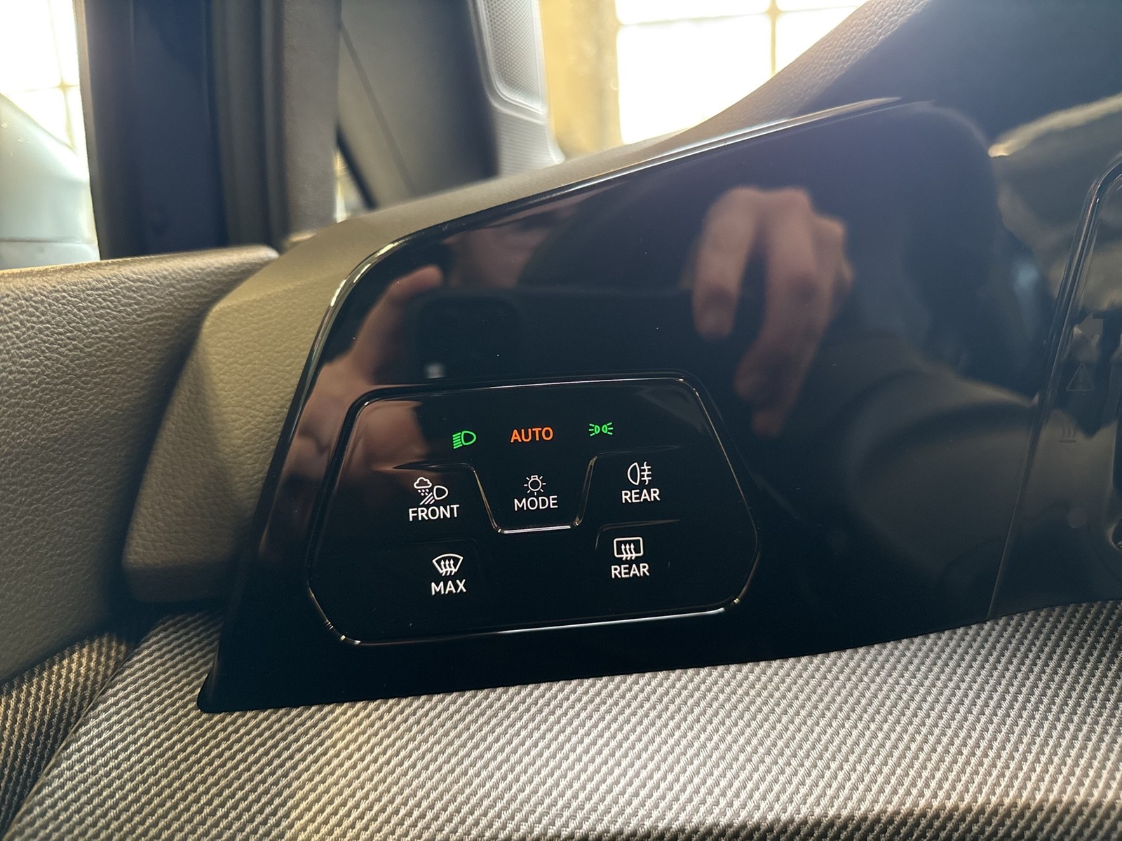 Volkswagen Golf VIII 2.0 R 4X4 FACELIFT AHK CAM ACC LM18