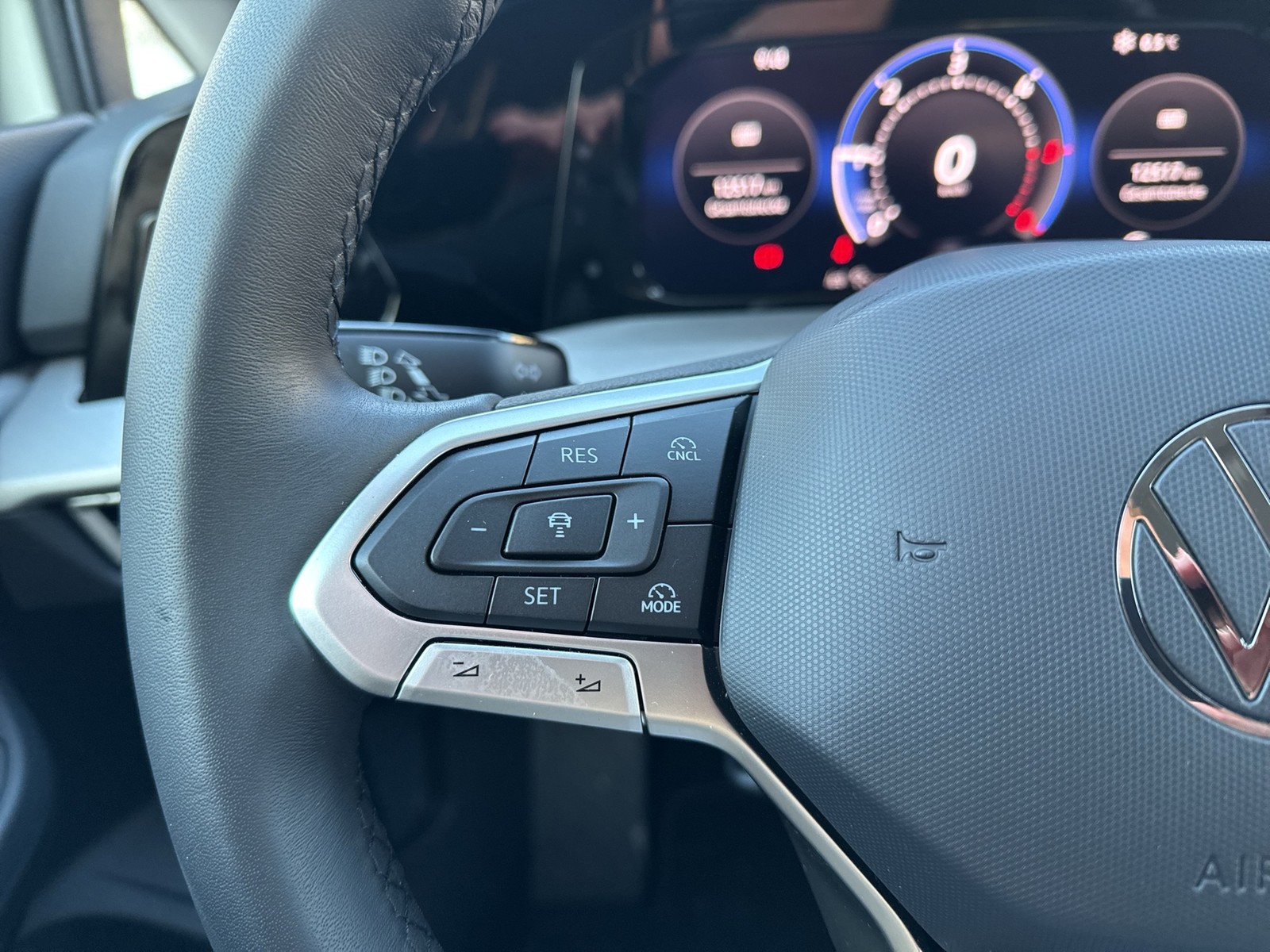 Volkswagen Golf VIII 2.0 LIFE FACELIFT ACC CARPLAY SITZHEIZUNG