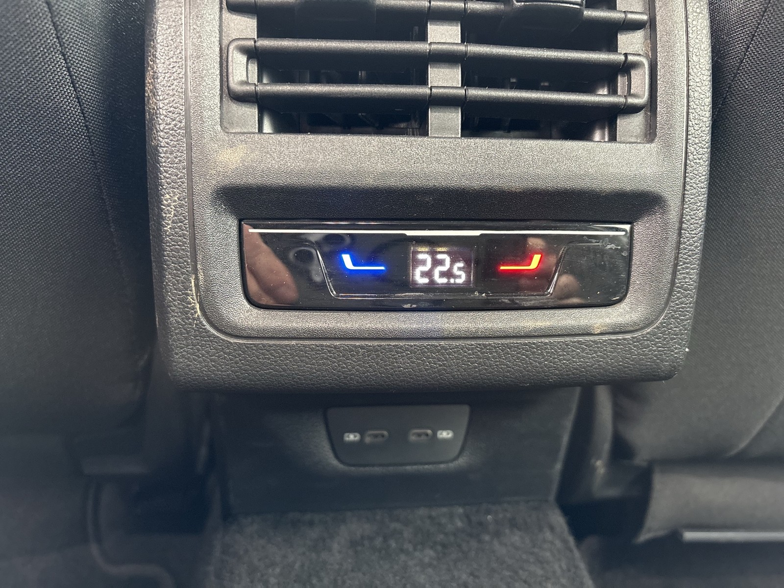 Volkswagen Golf VIII 1.5 LIFE CAM NAVI LED+ CARPLAY SITZHZ.