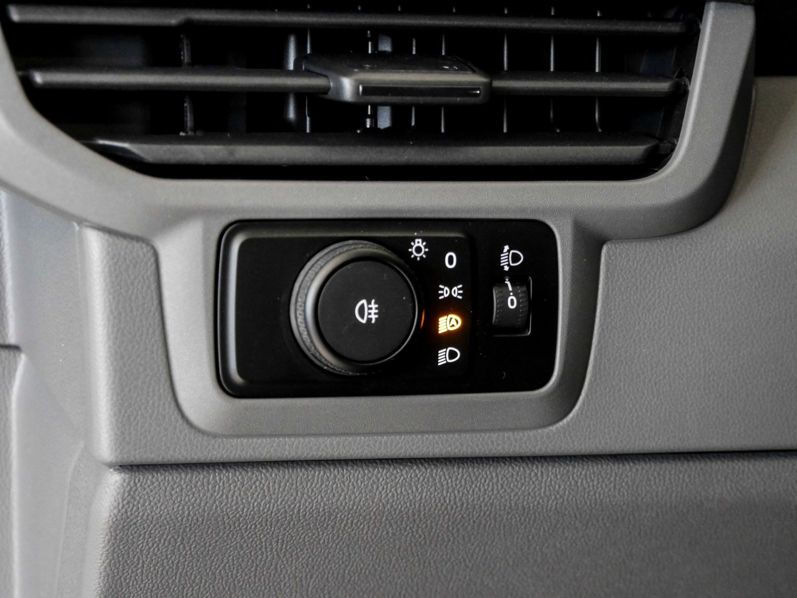 Volkswagen T7 Kombi LR 110 kW TDI Automatik