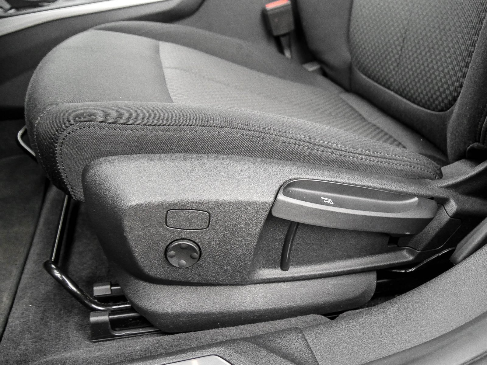 BMW 118 i Advantage NAVI ALU LIVE-COCKPIT SITZHEIZ.