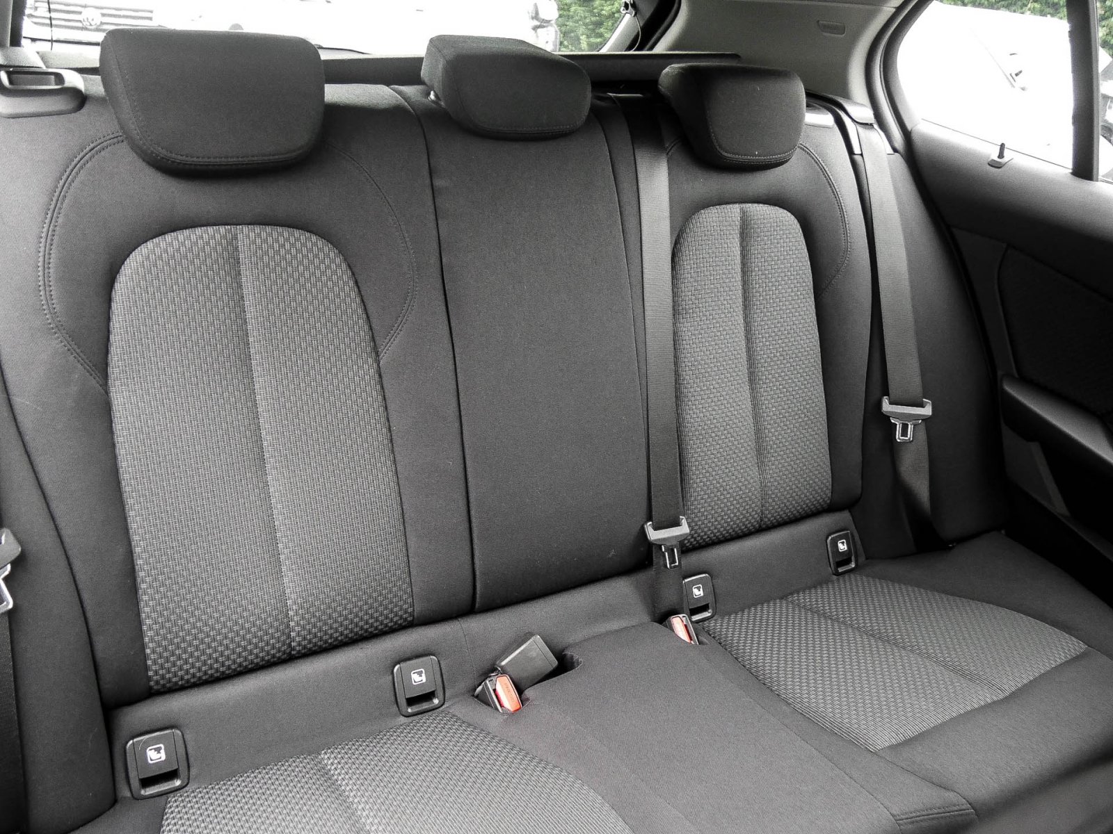 BMW 118 i Advantage NAVI ALU LIVE-COCKPIT SITZHEIZ.