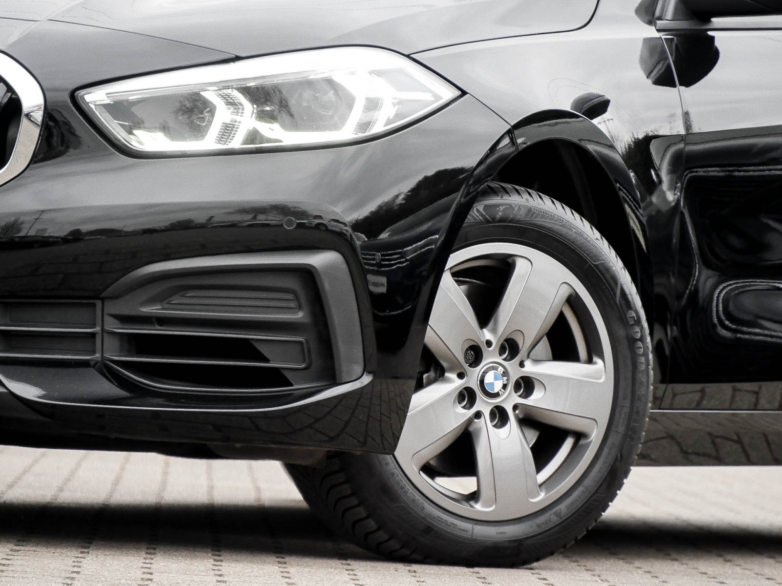 BMW 118 i Advantage NAVI ALU LIVE-COCKPIT SITZHEIZ.