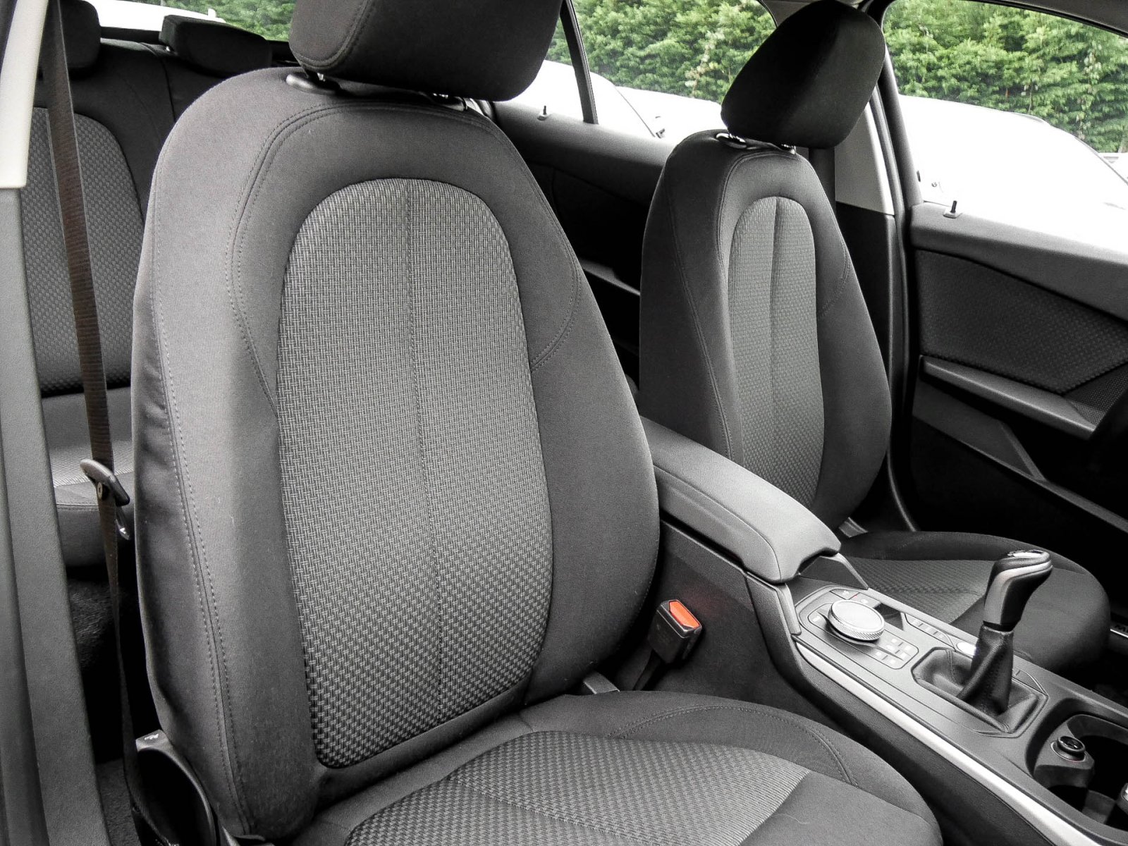 BMW 118 i Advantage NAVI ALU LIVE-COCKPIT SITZHEIZ.