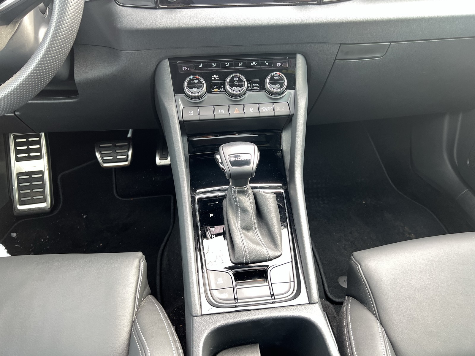 Skoda Karoq 1.5 SPORTLINE PANO CAM MATRIX EKLAPPE NAVI