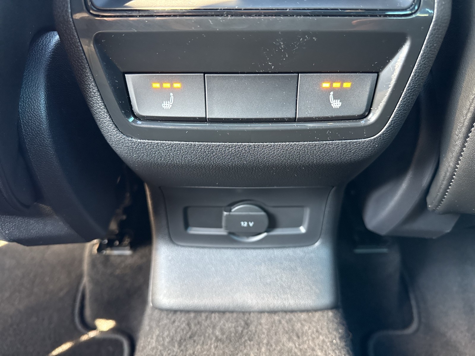 Skoda Karoq 1.5 SPORTLINE PANO AHK CAM ACC EKLAPPE NAVI