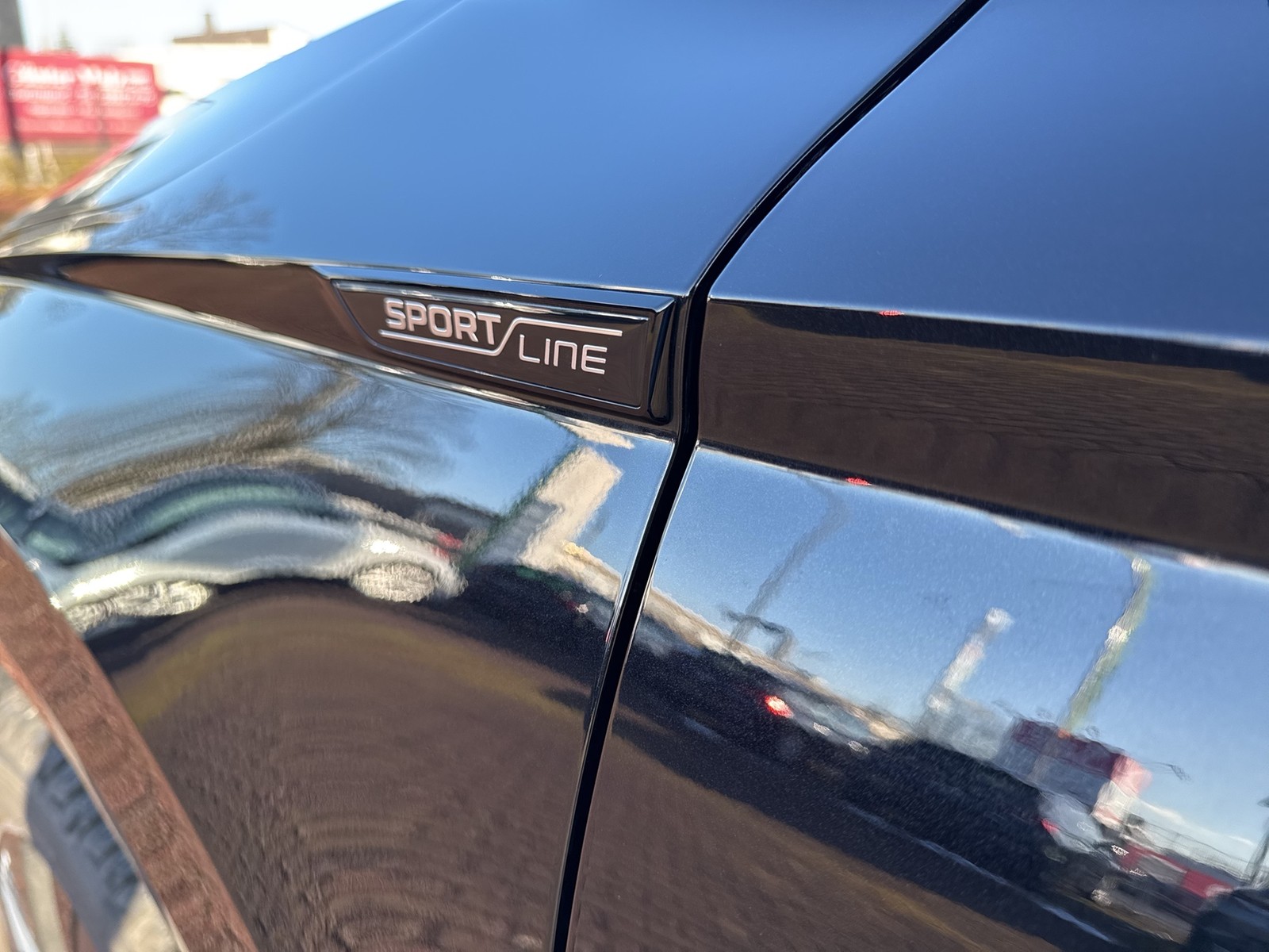 Skoda Karoq 1.5 SPORTLINE PANO AHK CAM ACC EKLAPPE NAVI