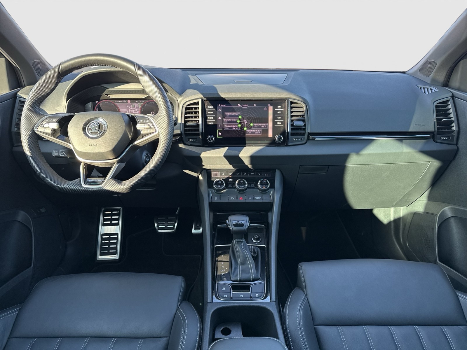 Skoda Karoq 1.5 SPORTLINE PANO AHK CAM ACC EKLAPPE NAVI