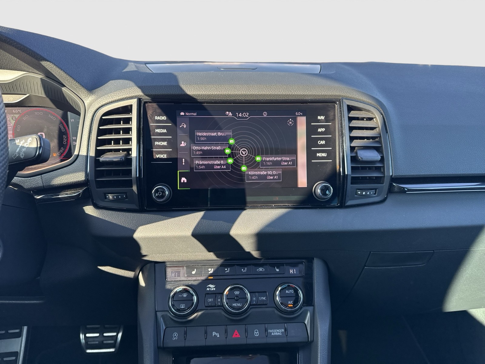 Skoda Karoq 1.5 SPORTLINE PANO AHK CAM ACC EKLAPPE NAVI