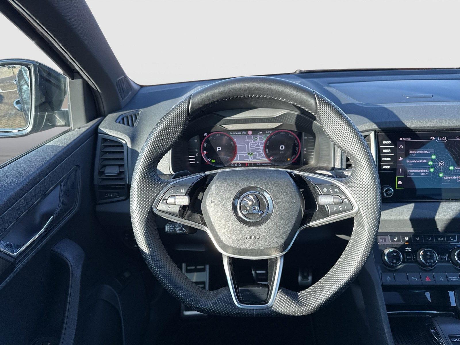 Skoda Karoq 1.5 SPORTLINE PANO AHK CAM ACC EKLAPPE NAVI