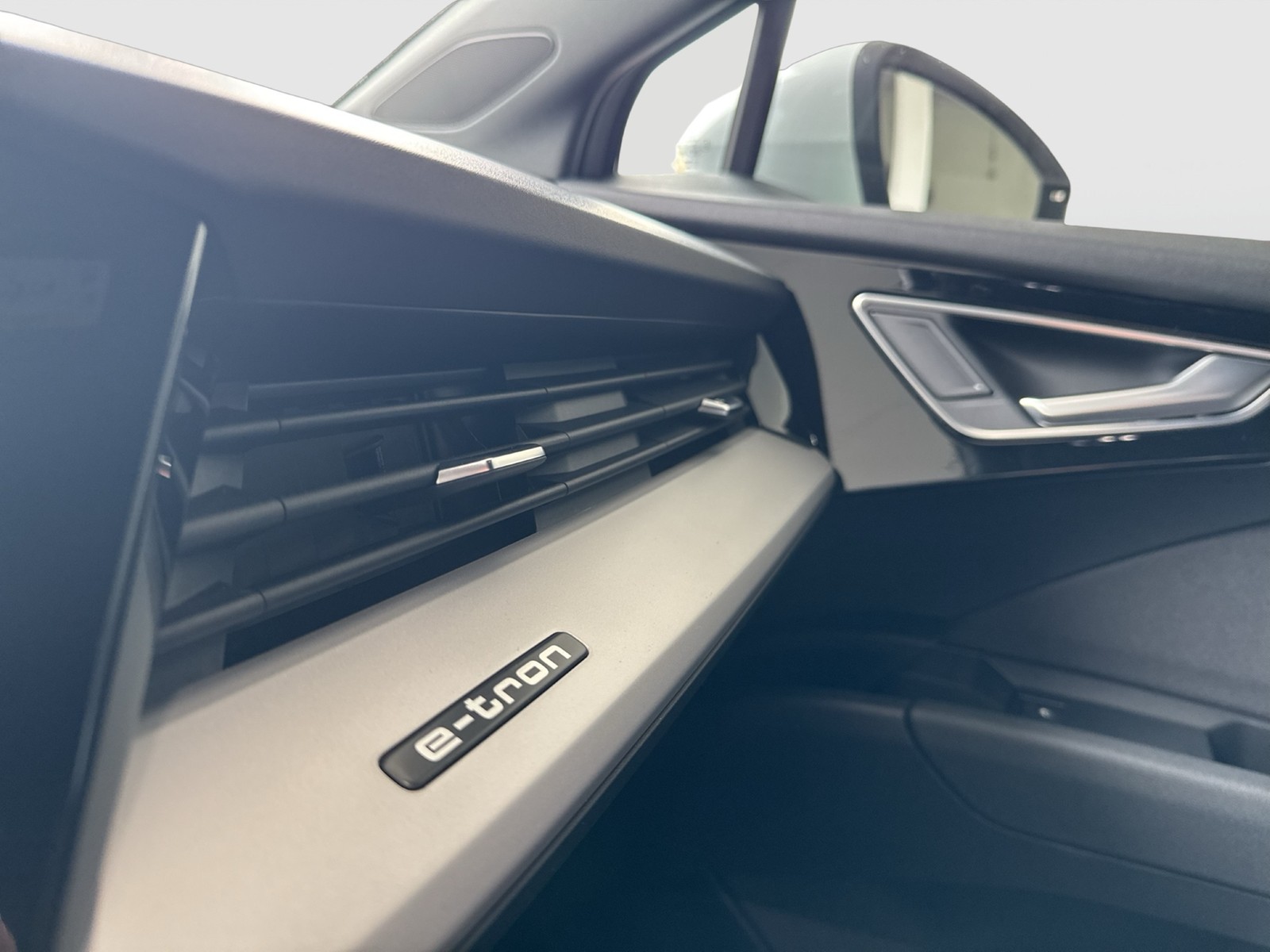 Audi Q4 e-tron 40 S LINE BLACKPAK ALU20 NAVI+ SITZHZ.