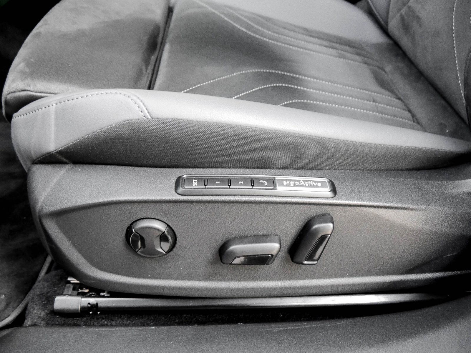 Volkswagen ID.4 PRO KAMERA ALU21 HEAD-UP NAVI SITZHEIZ.