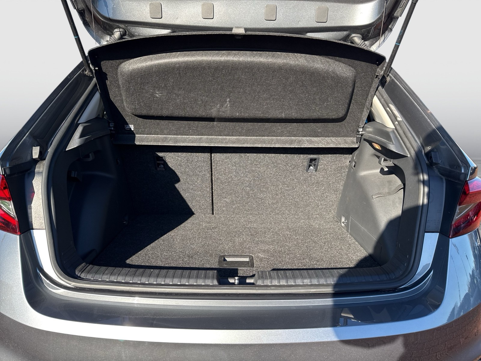 Skoda Fabia 1.0 TOUR CAM AHK-VORBEREITUNG NAVI SITZHZ.