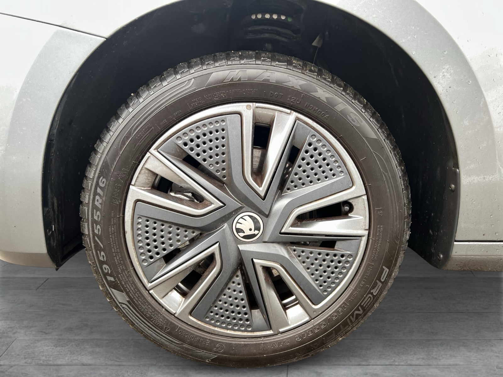 Skoda Fabia 1.0 TOUR CAM AHK-VORBEREITUNG NAVI SITZHZ.