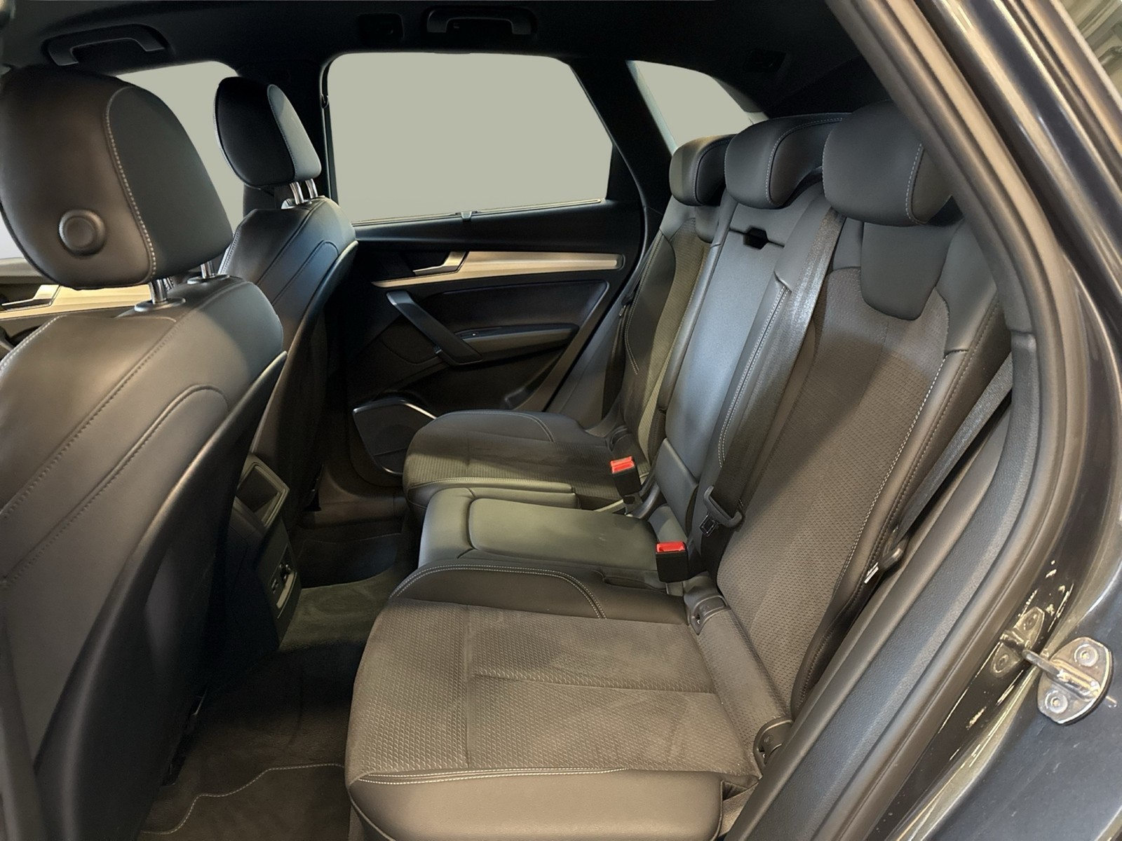 Audi Q5 40 quattro S LINE BLACKPAK STANDHZ LM18 NAVI+