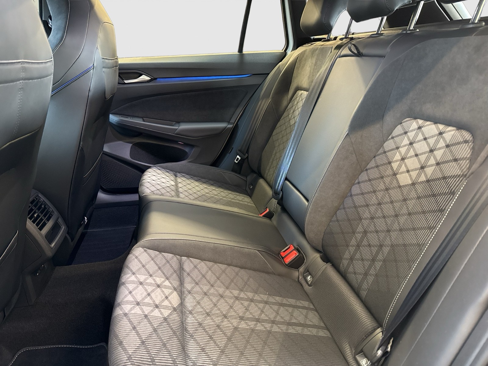 Volkswagen Golf Variant VIII 1.5 eTSI R-LINE FACELIFT CAM