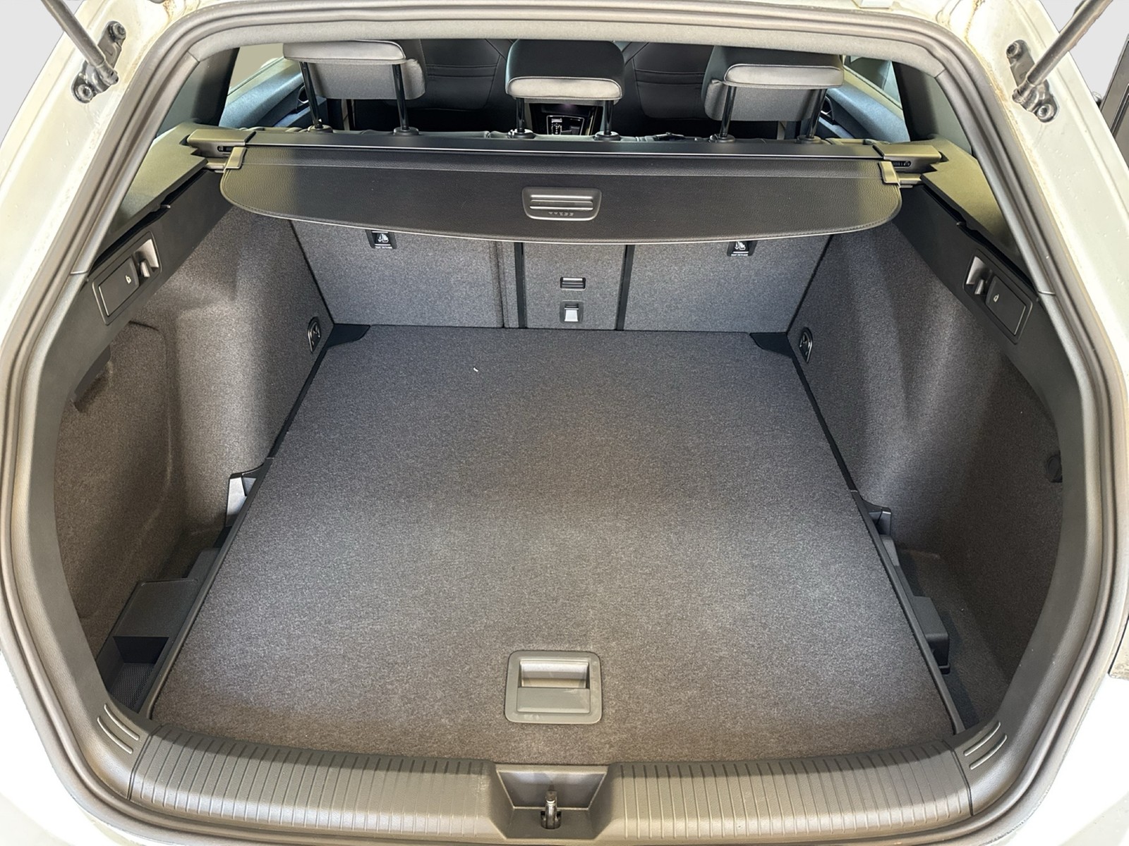 Volkswagen Golf Variant VIII 1.5 eTSI R-LINE FACELIFT CAM