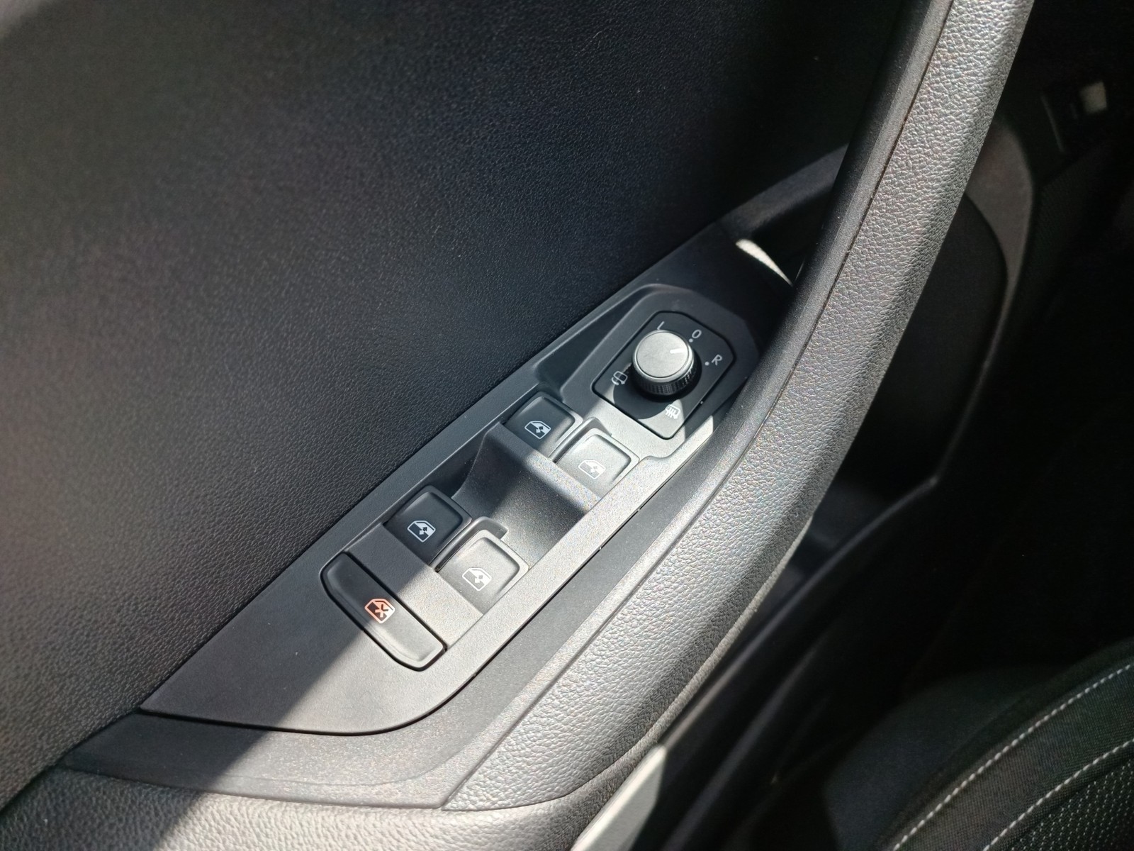 Skoda Karoq 1.5 SELECTION AHK CAM EKLAPPE NAVICOLUMBUS