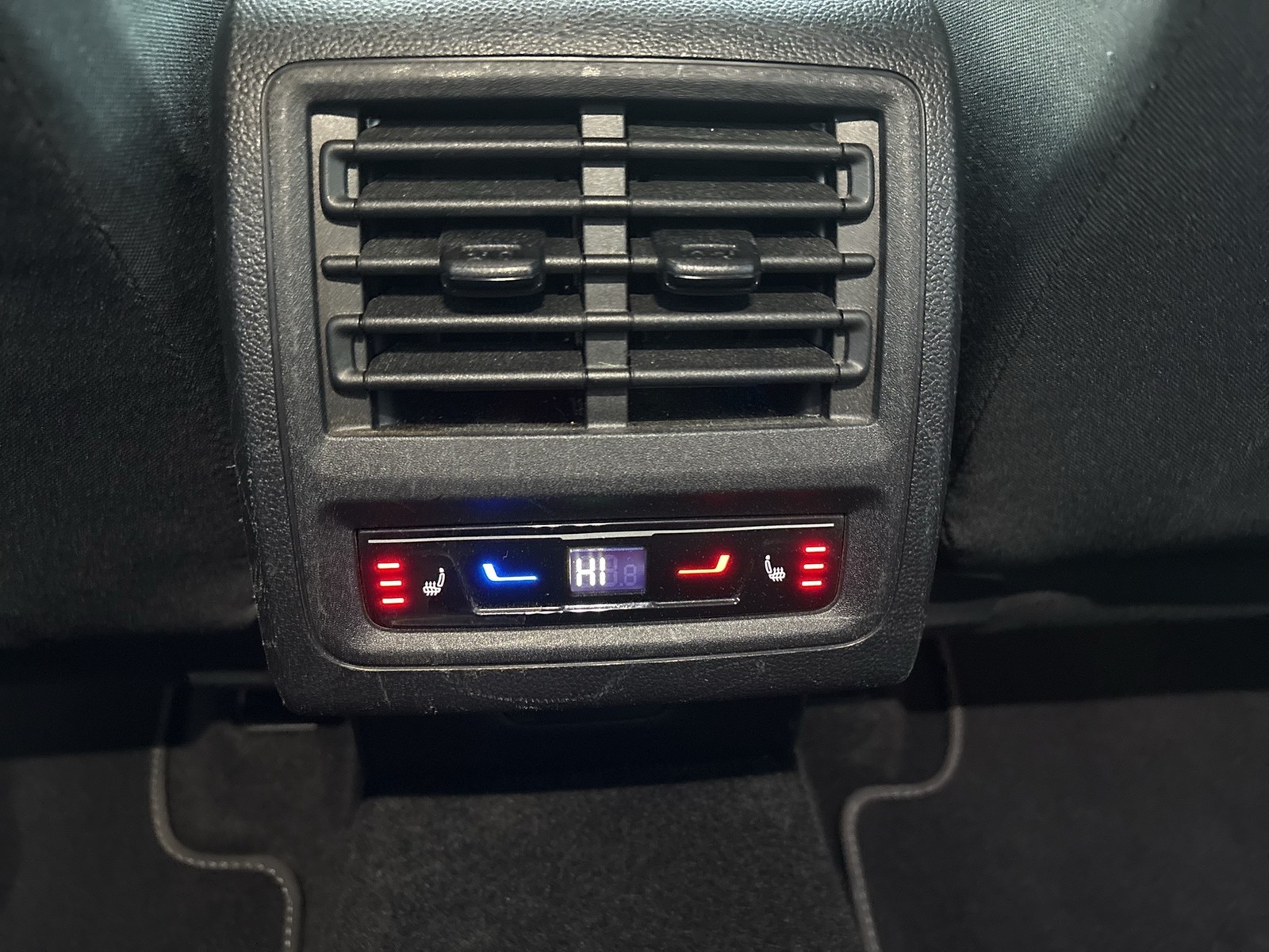 Volkswagen Golf VIII 1.0 eTSI MOVE STANDHZ. AHK CAM NAVI