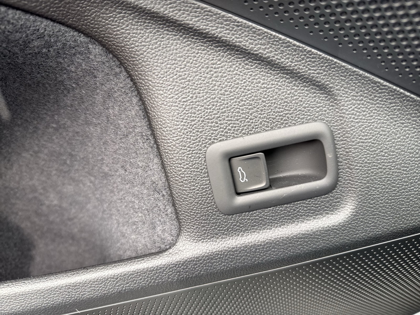 Skoda Superb Combi 2.0 SELECTION AHK CAM ACC MATRIXLED