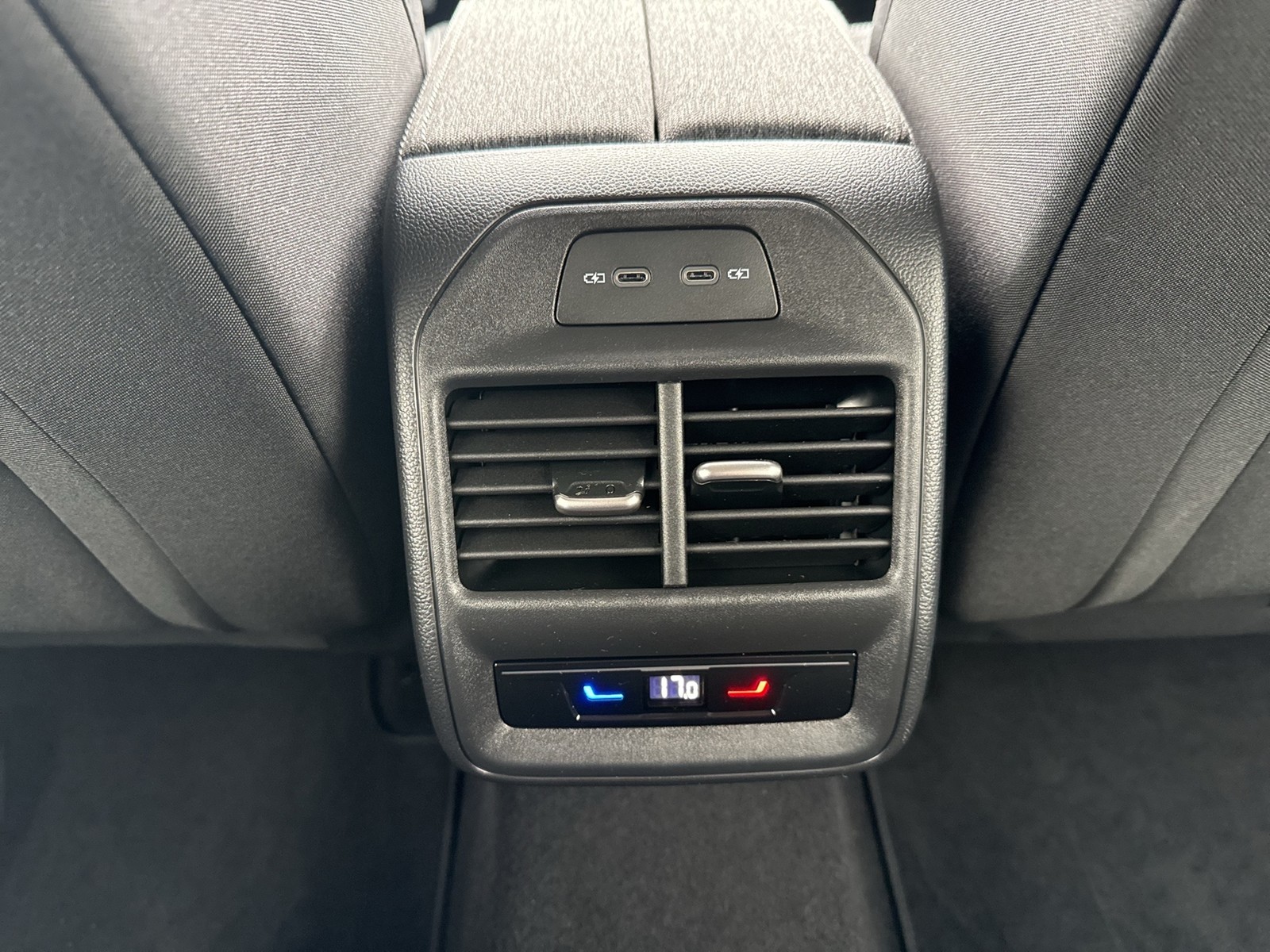 Skoda Superb Combi 2.0 SELECTION AHK CAM ACC MATRIXLED