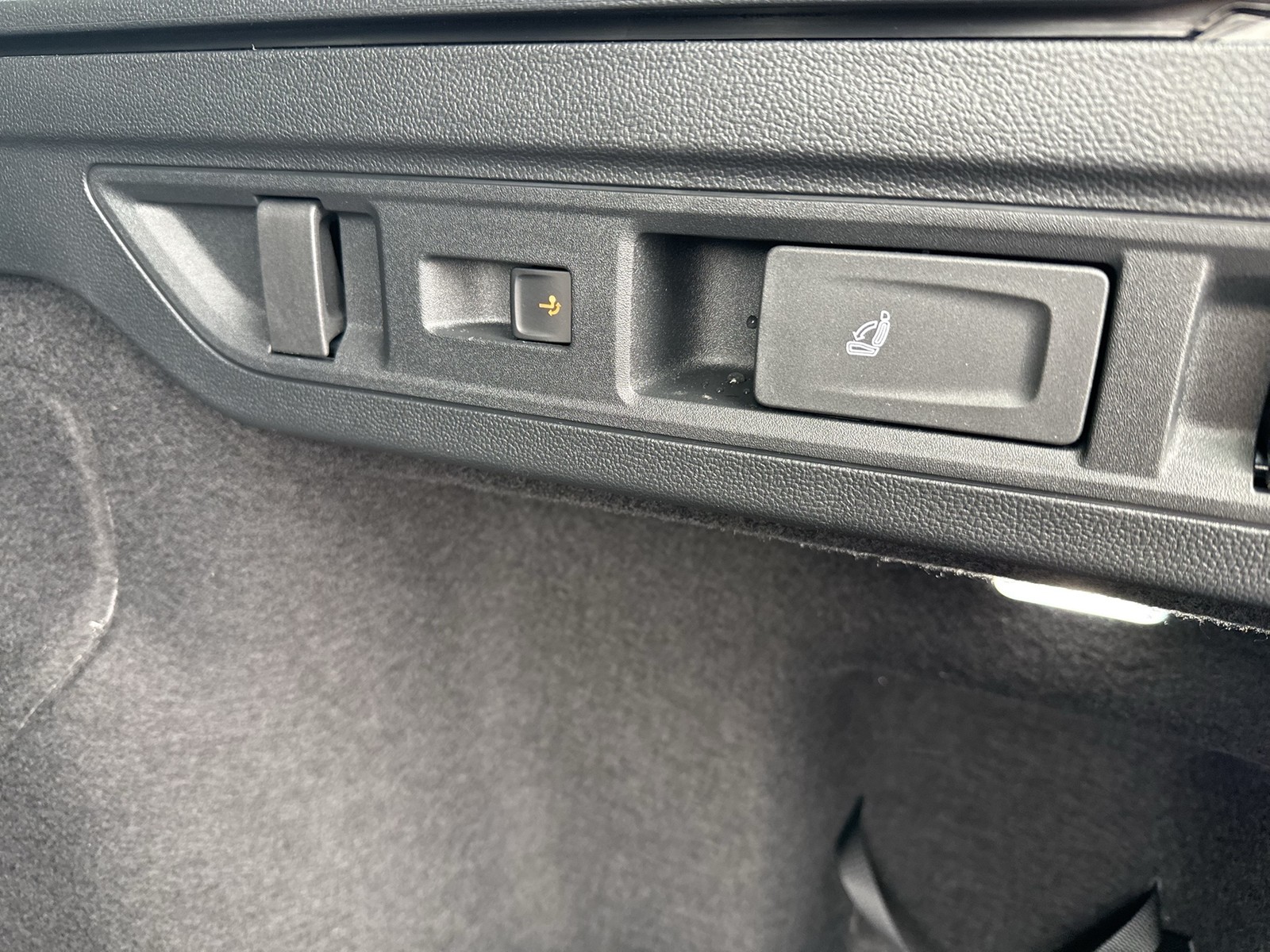 Skoda Superb Combi 2.0 SELECTION AHK CAM ACC MATRIXLED