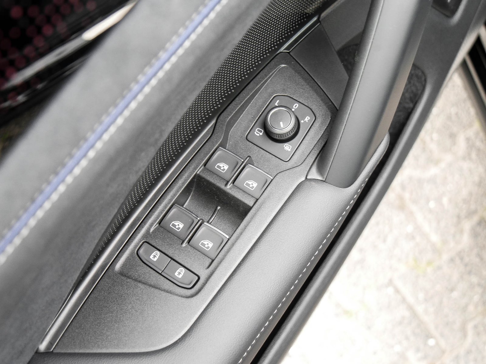 Volkswagen Tayron 2.0 TDI R-LINE DSG 7SITZE STANDHZG HEADUP