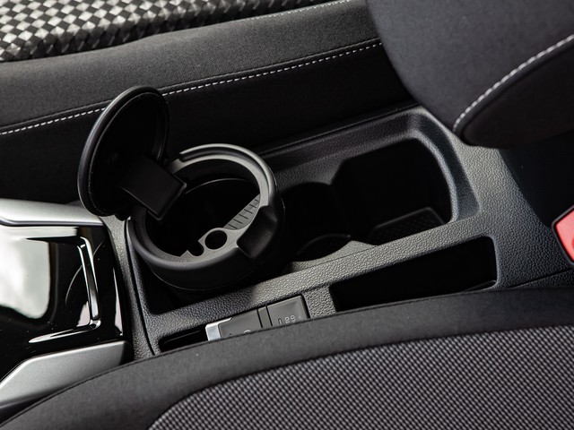 Volkswagen T-Roc 2.0 ACTIVE AHK ACC ALU17" eKLAPPE NAVI