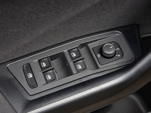 Volkswagen T-Roc 2.0 ACTIVE AHK ACC ALU17" eKLAPPE NAVI
