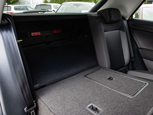 Volkswagen T-Roc 2.0 ACTIVE AHK ACC ALU17" eKLAPPE NAVI