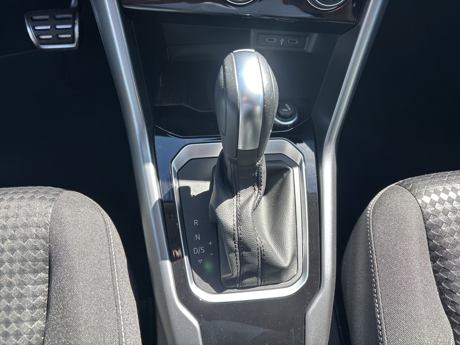 Volkswagen T-Roc 2.0 ACTIVE AHK ACC ALU17" eKLAPPE NAVI