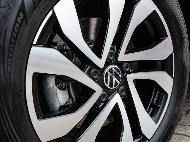 Volkswagen T-Roc 2.0 ACTIVE AHK ACC ALU17" eKLAPPE NAVI