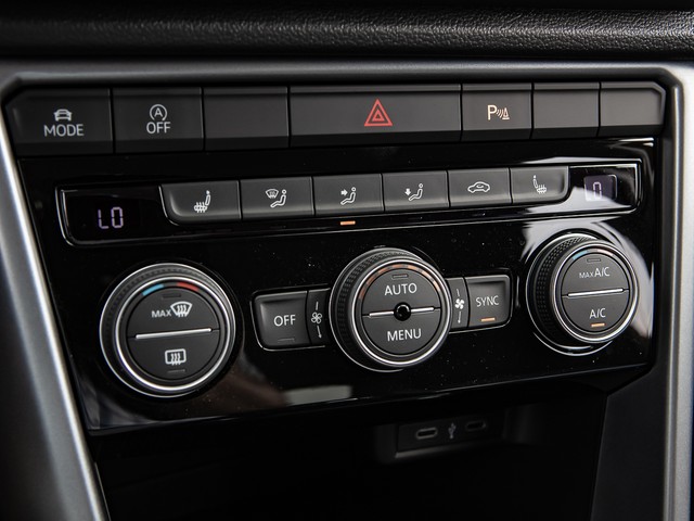 Volkswagen T-Roc 2.0 ACTIVE AHK ACC ALU17" eKLAPPE NAVI
