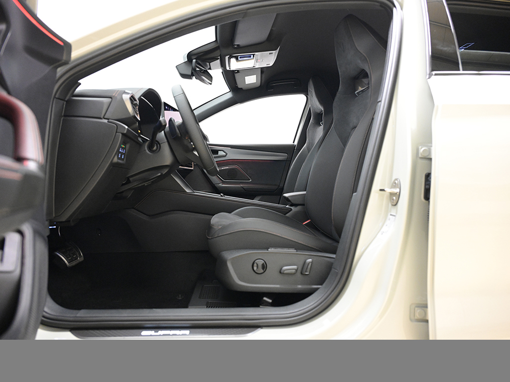 Cupra Leon HYBRID VZ NAVI SENNHEISER LM19 CAM LED