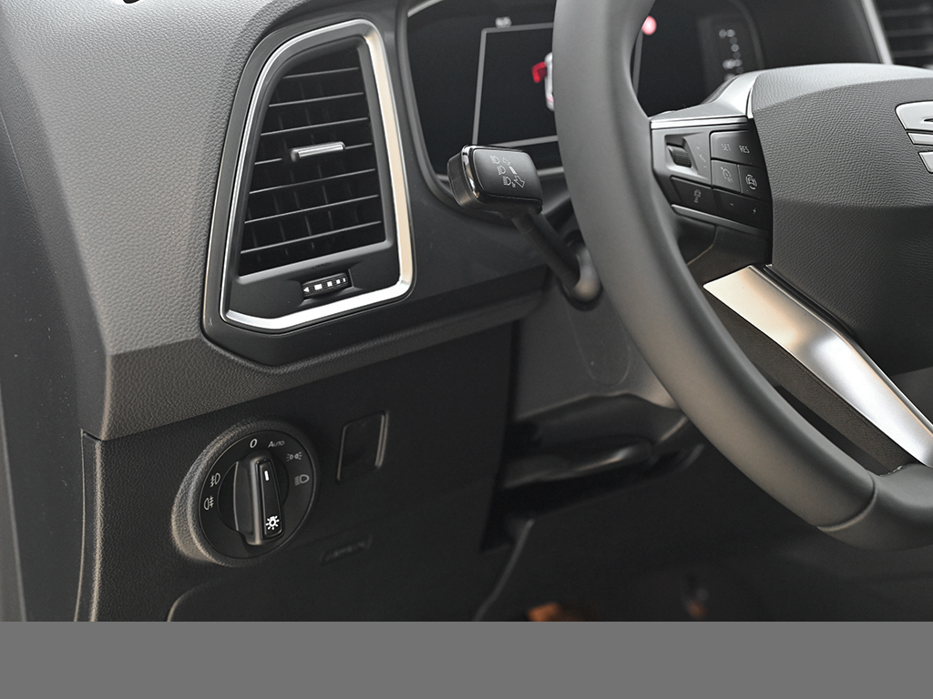 Seat Ateca 1.5 ROAD EDITION DSG AHK CAM NAVI LM17