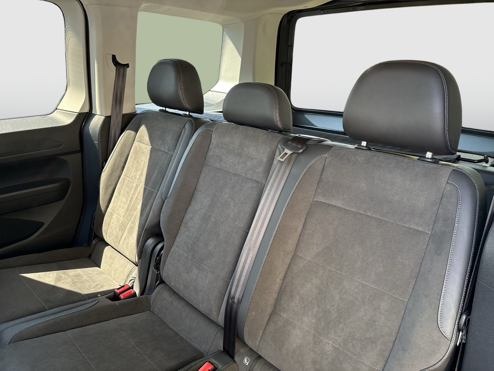 Volkswagen Caddy 1.5 STYLE STANDHZ. AHK ACC LM17 LED SITZHZ.